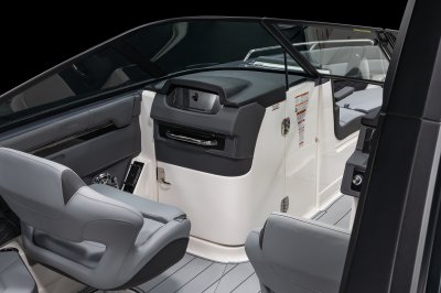 Chaparral SSX 30 port console with glovebox and stainless steel grab handles. 