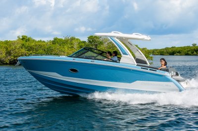 Chaparral SSX 30 4 people in cockpit cruising in the ocean 