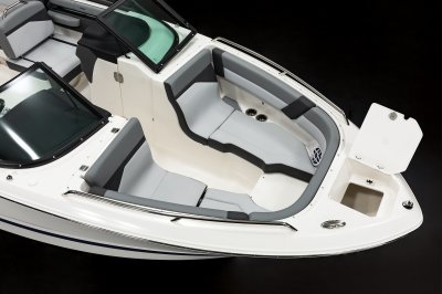 Chaparral SSX 4 anchor locker on the foredeck 