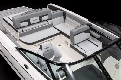 Chaparral SSX 4 cockpit with plenty of versatile seating options 