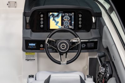Chaparral SSX 4 Simrad display and tilting steering wheel 