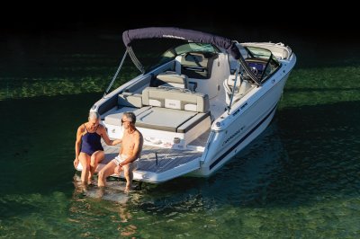 Chaparral SSX 4 two people using manual E-Z Step 