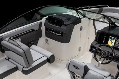 Chaparral SSX 4 port console with glove compartment 