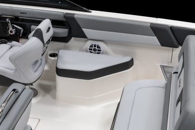 Chaparral SSX 4 starboard seat behind the captain's seat 