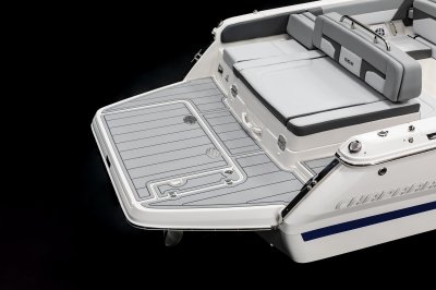 Chaparral SSX 4 swim platform and sun lounge 