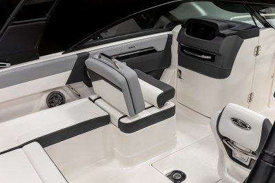 Chaparral SSX 4 OB port seat with flip up bolster 