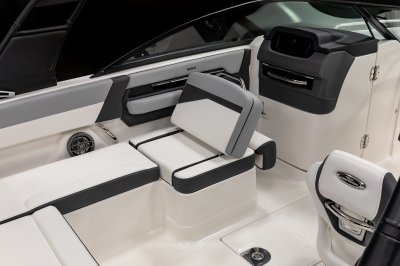 Chaparral SSX 4 OB port seat in aft facing position 