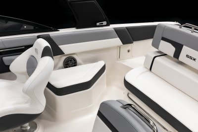 Chaparral SSX 4 OB starboard seat 
