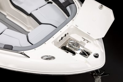 Chaparral SSX 6 windlass and anchor locker 