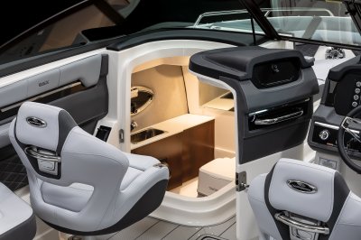 Chaparral SSX 6 enclosed head compartment with locking door and portlight 