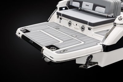 Chaparral SSX 6 the wide swim platform is covered in SeaDek flooring mats 