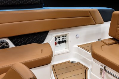 Chaparral SSX 8 battery switches built behind door on starboard wall in cockp 