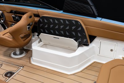 Chaparral SSX 8 bench lifts up for access to insulated, draining cooler 
