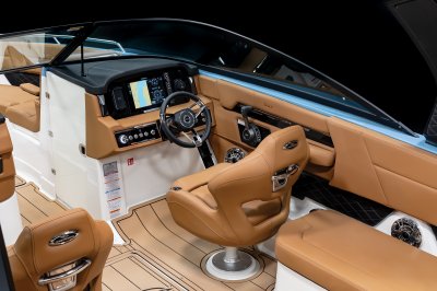 Chaparral SSX 8 helm station with Simrad NSX12 touchscreen chartplotter 