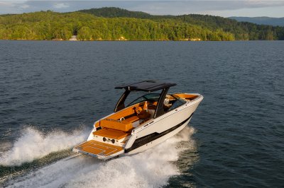 Chaparral SSX 8 cruising on a lake towards mountains 