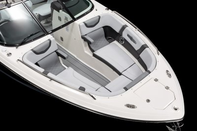 Chaparral 30 SURF bow seating with deep seating and cushioned bolsters. 