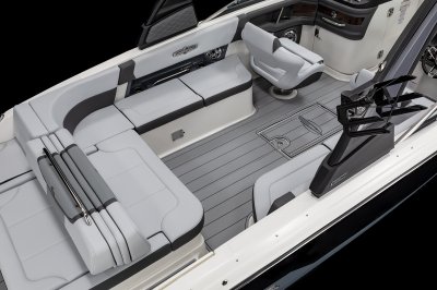 Chaparral 30 SURF L-shaped bench seat with starboard bench seat. 