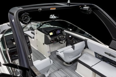 Chaparral 30 SURF helm has a captain's chair with flip-up bolster and cushioned bolster pads. 