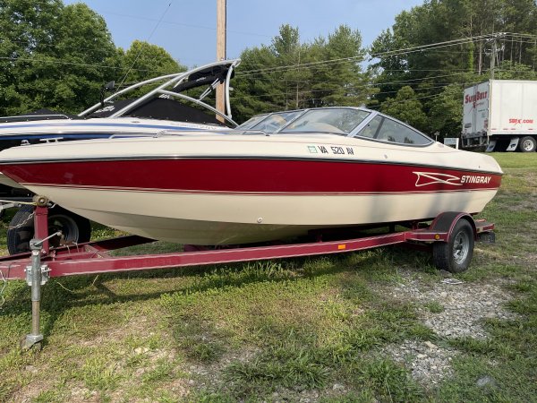 1998 Stingray Mercrusier for sale at Magnum Boating Inc. a Certified Used  Boat Dealership in Moneta, VA