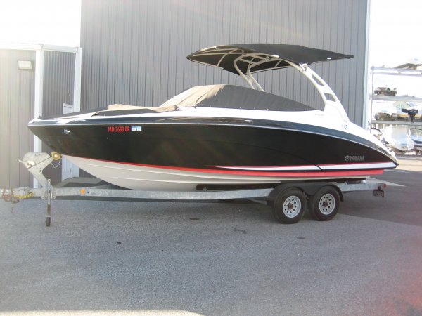 Used 2020  powered Yamaha Boat for sale