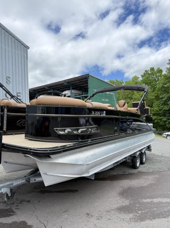 Used 2023 Avalon Pontoon Power Boat for sale
