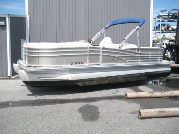 Used 2012 Bennington R22 Pontoon Power Boat for sale