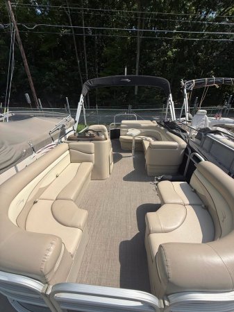 Used 2015  powered Bennington Boat for sale