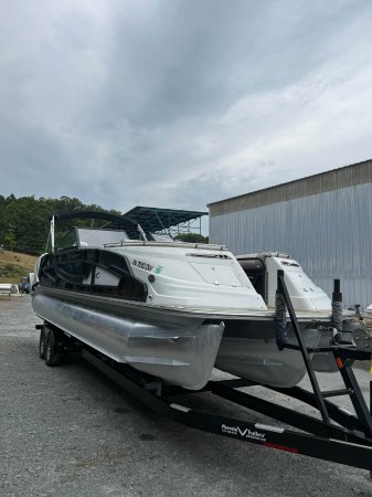 Pre-Owned 2018 Crest Power Boat for sale